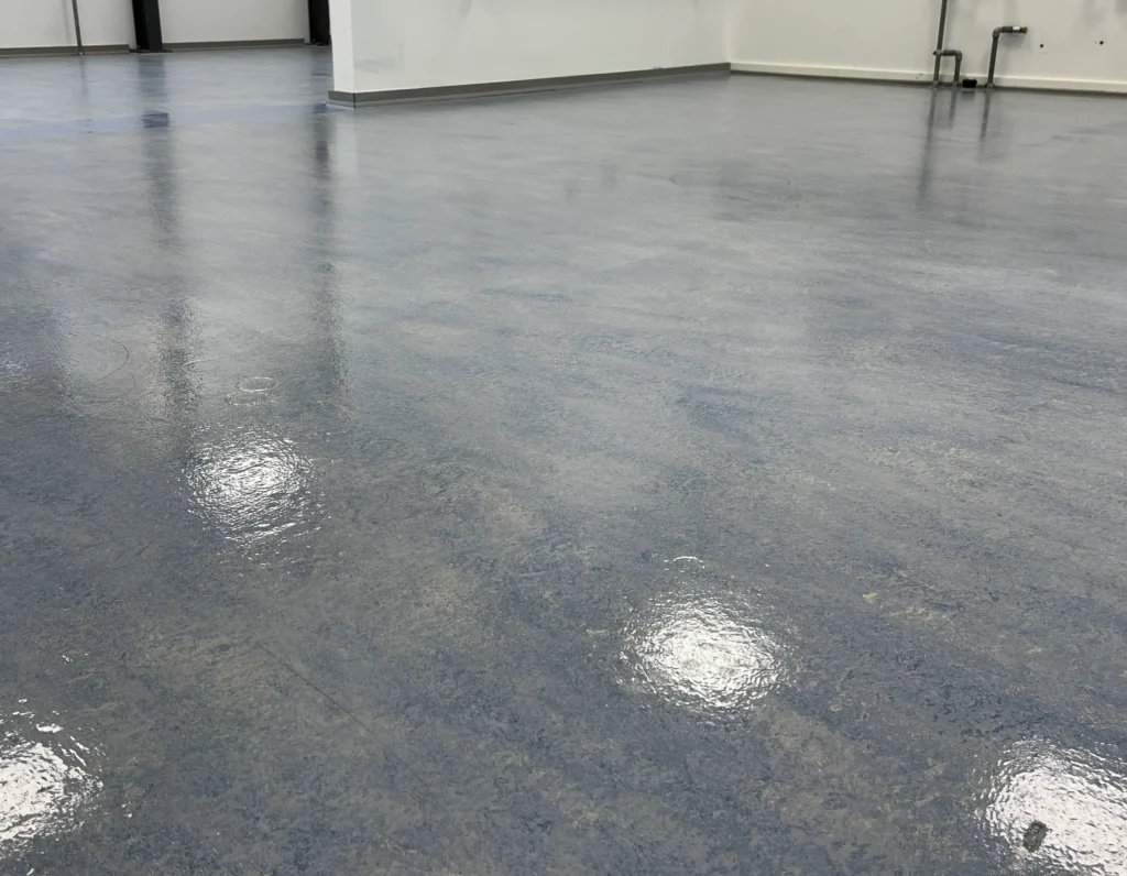 PUR sealer på linoleum efter