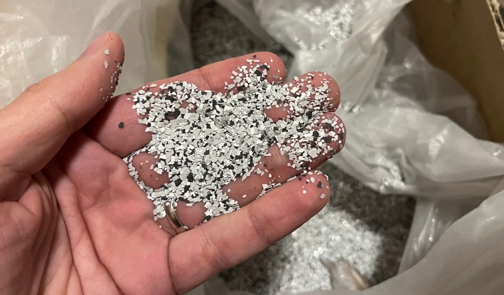 Epoxy-flakes-1